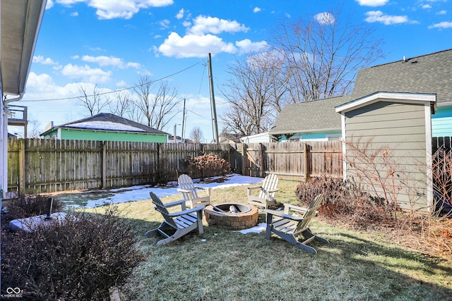 view of yard featuring a fire pit