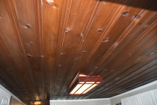 details with wooden ceiling