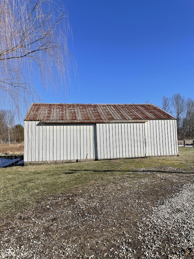 view of outbuilding with a yard