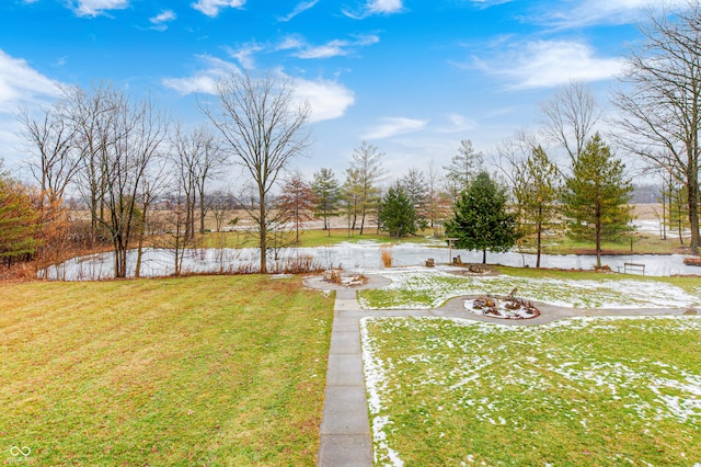 view of yard featuring a water view