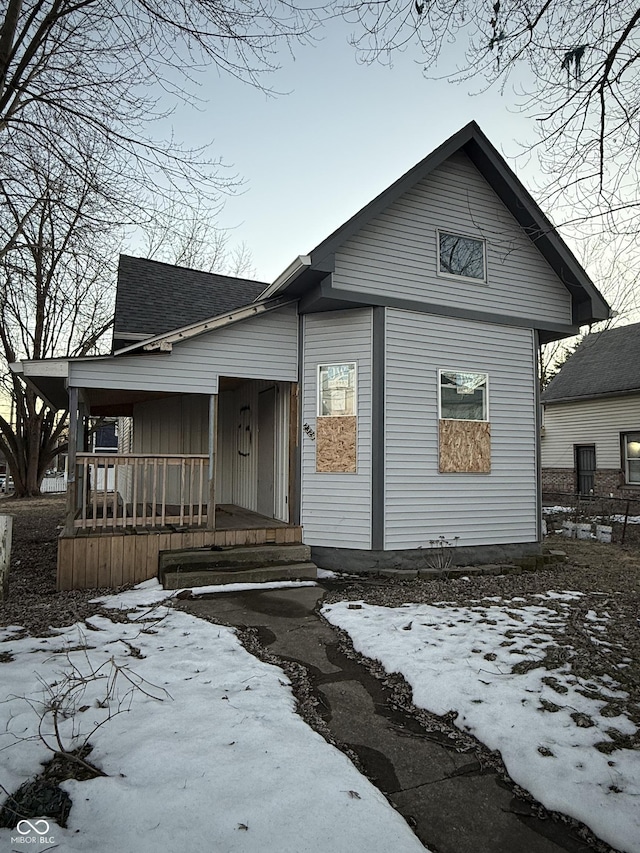 view of front facade featuring covered porch