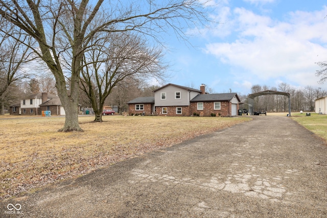 view of front of home featuring a front lawn