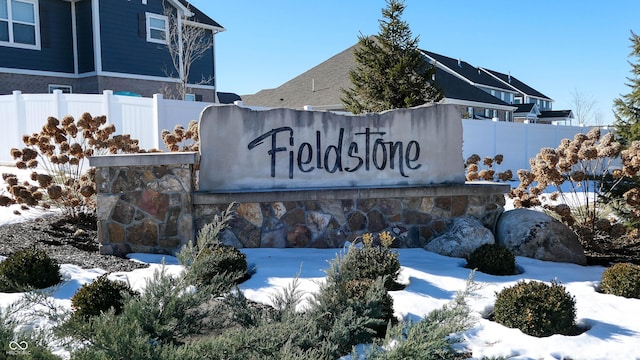 view of community / neighborhood sign