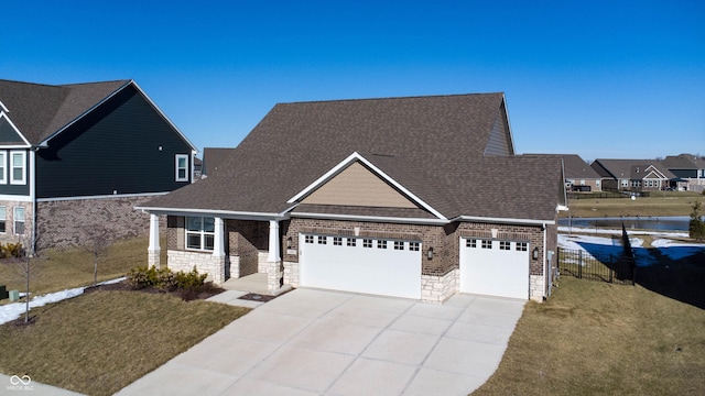 view of front of home featuring a front yard