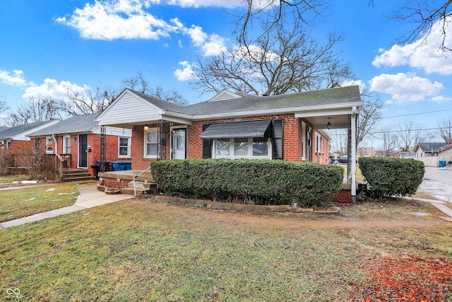 view of front of home featuring a front yard