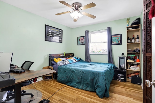 bedroom featuring light hardwood / wood-style flooring and ceiling fan