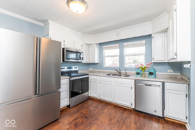 kitchen featuring sink, crown molding, appliances with stainless steel finishes, dark hardwood / wood-style floors, and white cabinets