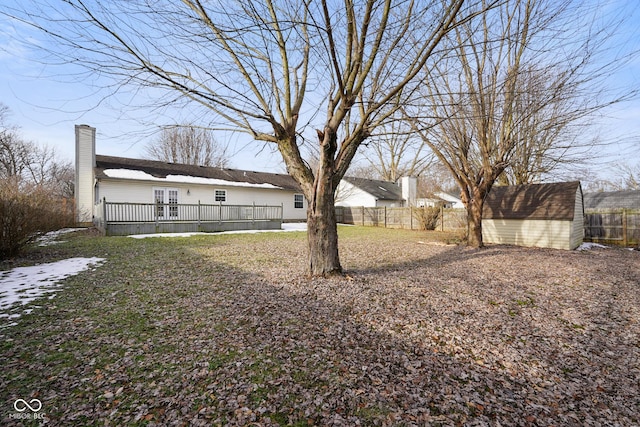 view of yard with a shed