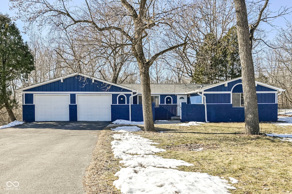 ranch-style home featuring a garage