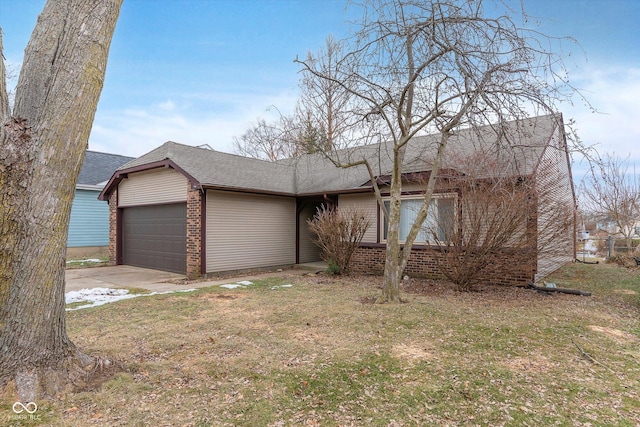 view of front of home with a garage and a front yard