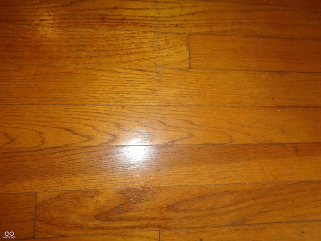 details featuring hardwood / wood-style flooring