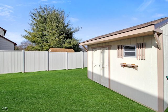 view of yard with a storage unit