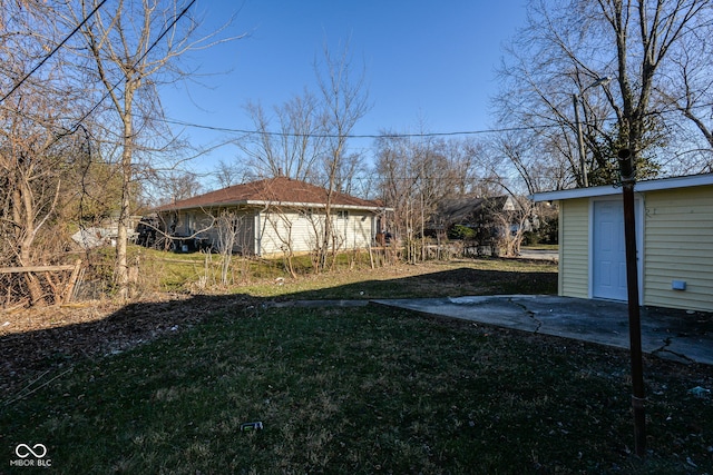 view of yard featuring an outdoor structure and a patio area