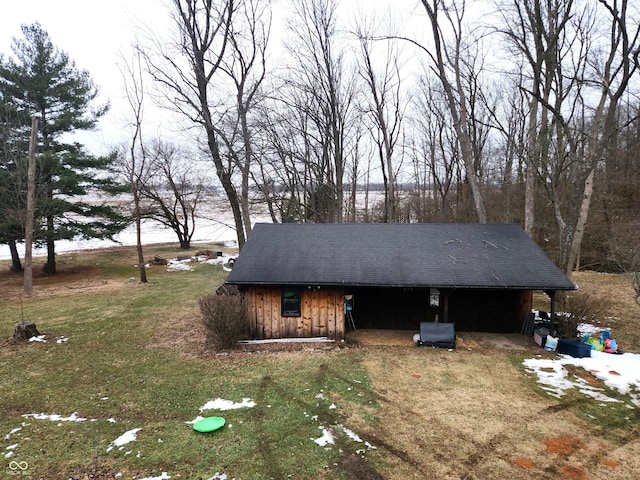 view of front of home featuring a front yard