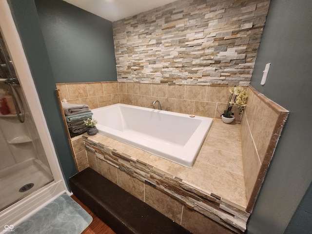 bathroom featuring tiled tub