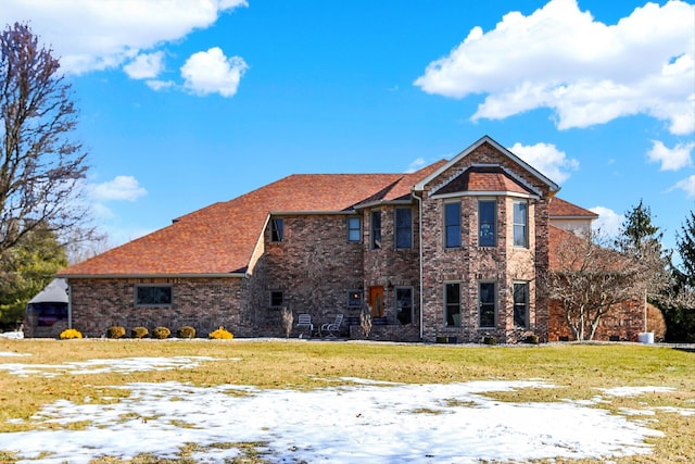 view of front of property with a yard