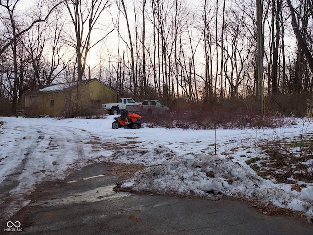 view of yard layered in snow