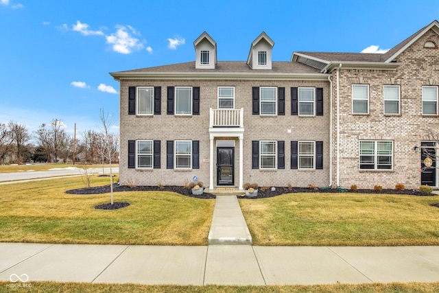 view of front of house with a front lawn