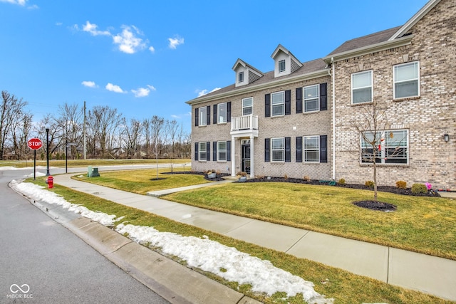 view of front of property with a front lawn