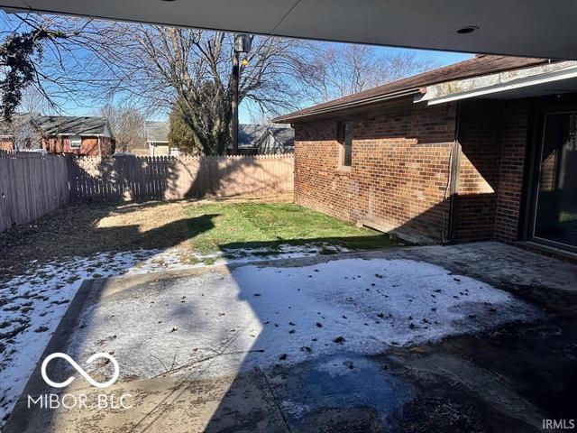 view of yard with a patio area