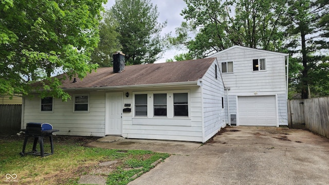 view of front facade featuring a garage