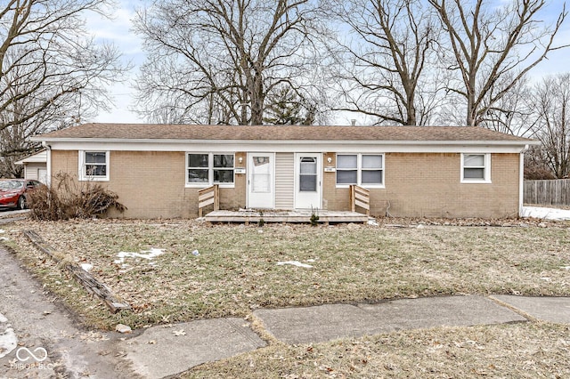 single story home featuring a front lawn