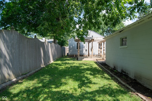 view of yard featuring a pergola