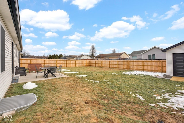 view of yard featuring a patio