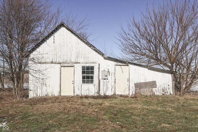 view of outbuilding featuring a yard