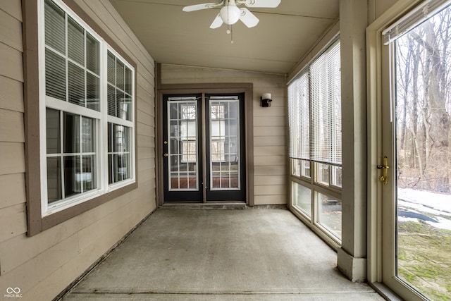 unfurnished sunroom featuring vaulted ceiling and ceiling fan