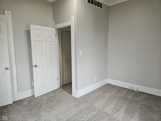 unfurnished bedroom with carpet floors