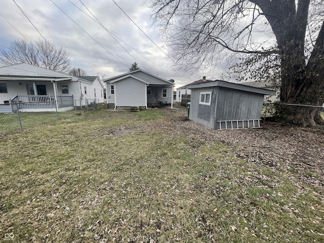 view of yard with a storage shed