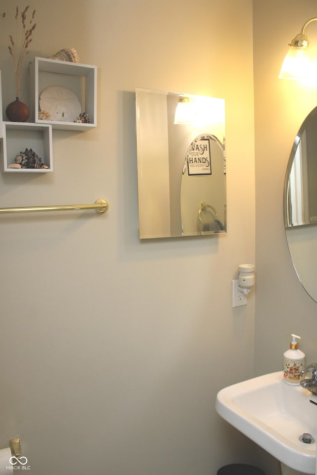 bathroom featuring sink