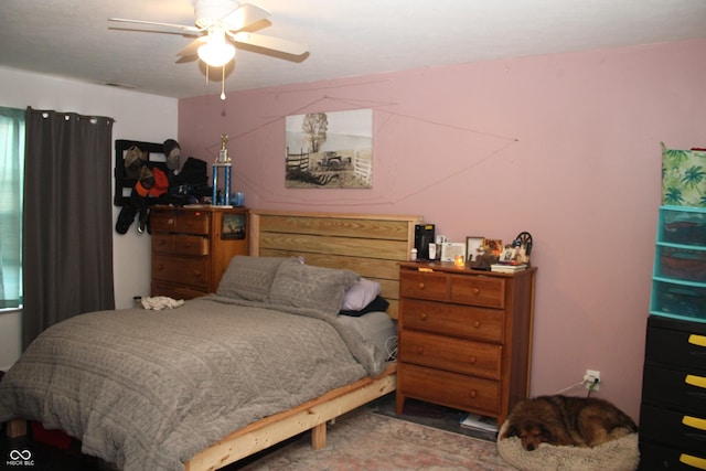 bedroom featuring ceiling fan