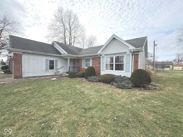 view of front of house with a front yard