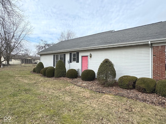 view of front of home featuring a front lawn