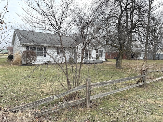 view of front of house featuring a front yard