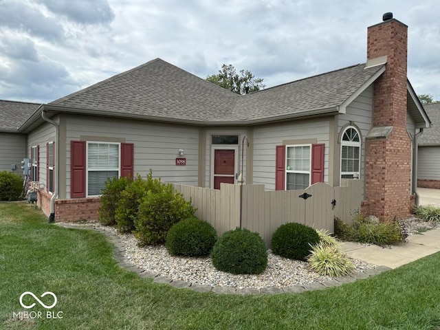 view of front of house featuring a front yard