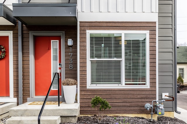 view of property entrance