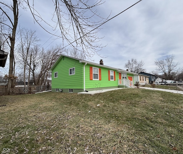 view of front facade with a front yard