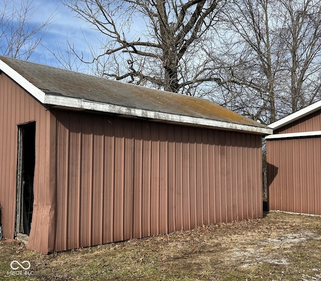 view of side of home with an outdoor structure