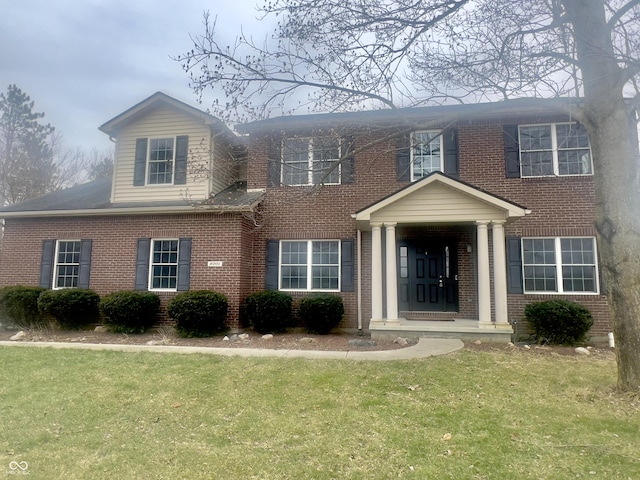 view of front of house featuring a front lawn