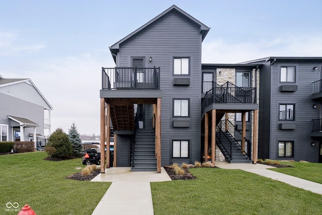 view of front facade with a front yard