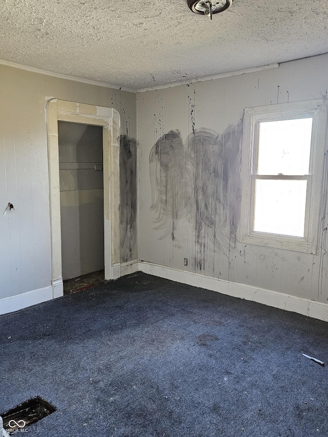 spare room featuring a textured ceiling