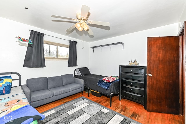 living room with hardwood / wood-style floors and ceiling fan