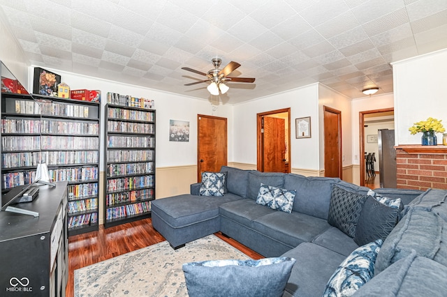 living room featuring hardwood / wood-style flooring and ceiling fan