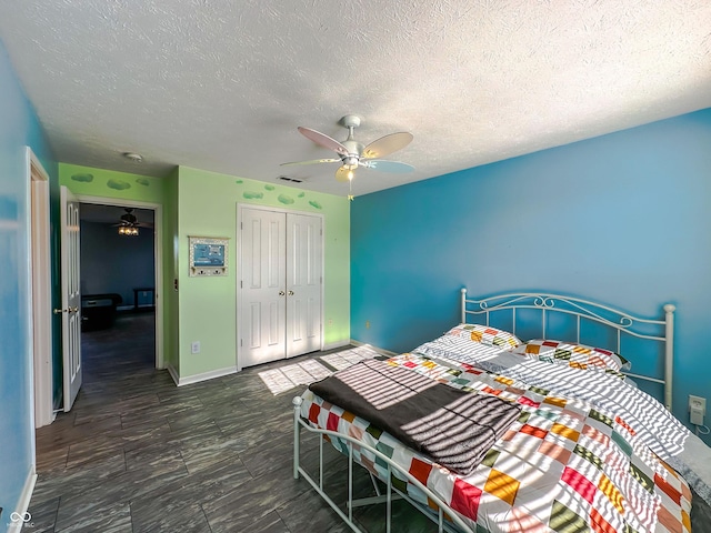 bedroom with a textured ceiling, ceiling fan, and a closet