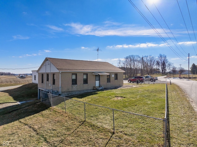 view of front of house with a front lawn