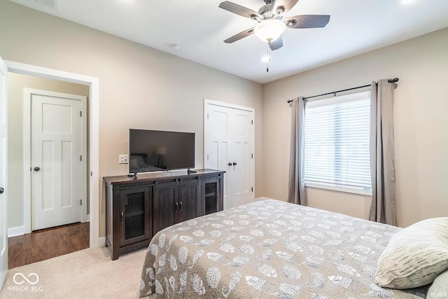 carpeted bedroom featuring ceiling fan