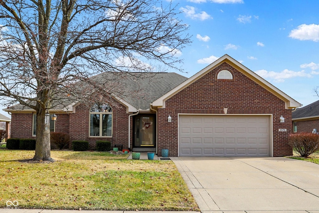 view of front of house featuring a garage and a front yard